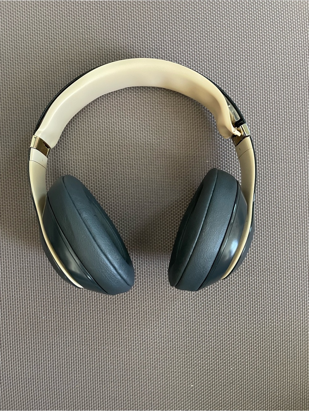 BEATS Wireless Headphones in Black and Cream - Comfortable Sound